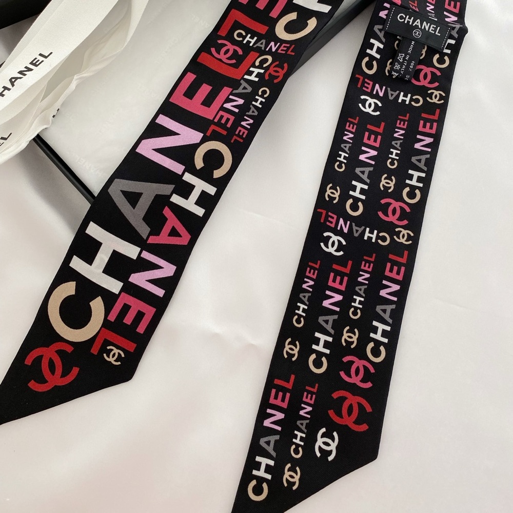 CHANEL Black and Pink Logo Scarf - Picture 5 of 16